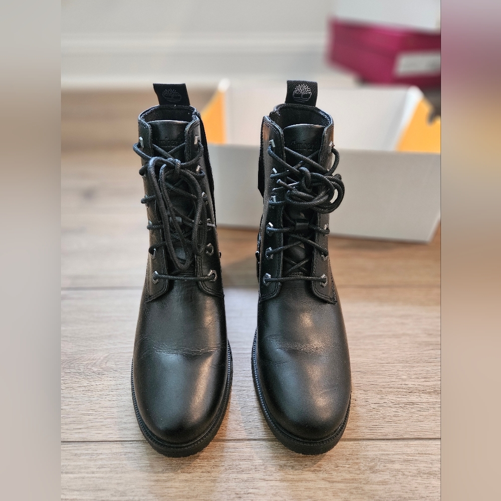 Timberland black women boots size 8.5 (WORN ONCE!)